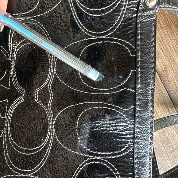 Black patent leather Coach shoulder bag - Picture 5 of 13